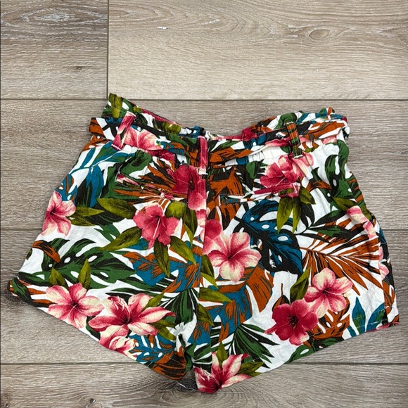 Floral Tropical Print Shorts - Picture 3 of 5
